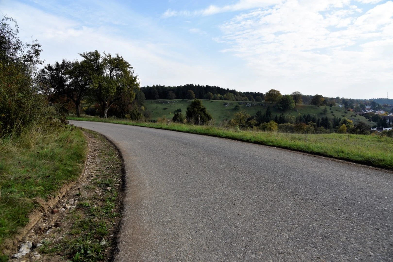 An image depicting the trail Albschäferweg and its surrounding area.