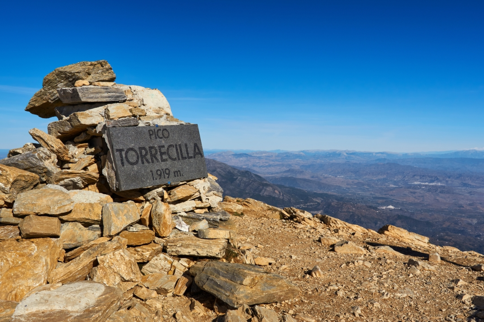 An image depicting the trail Puerto Saucillo-Torrecilla and its surrounding area.