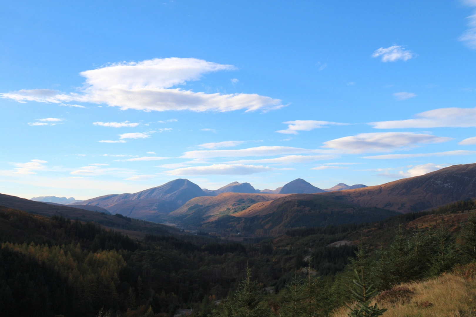 An image depicting the trail Beinn Liath Mhòr via Loch Coire Lair and its surrounding area.