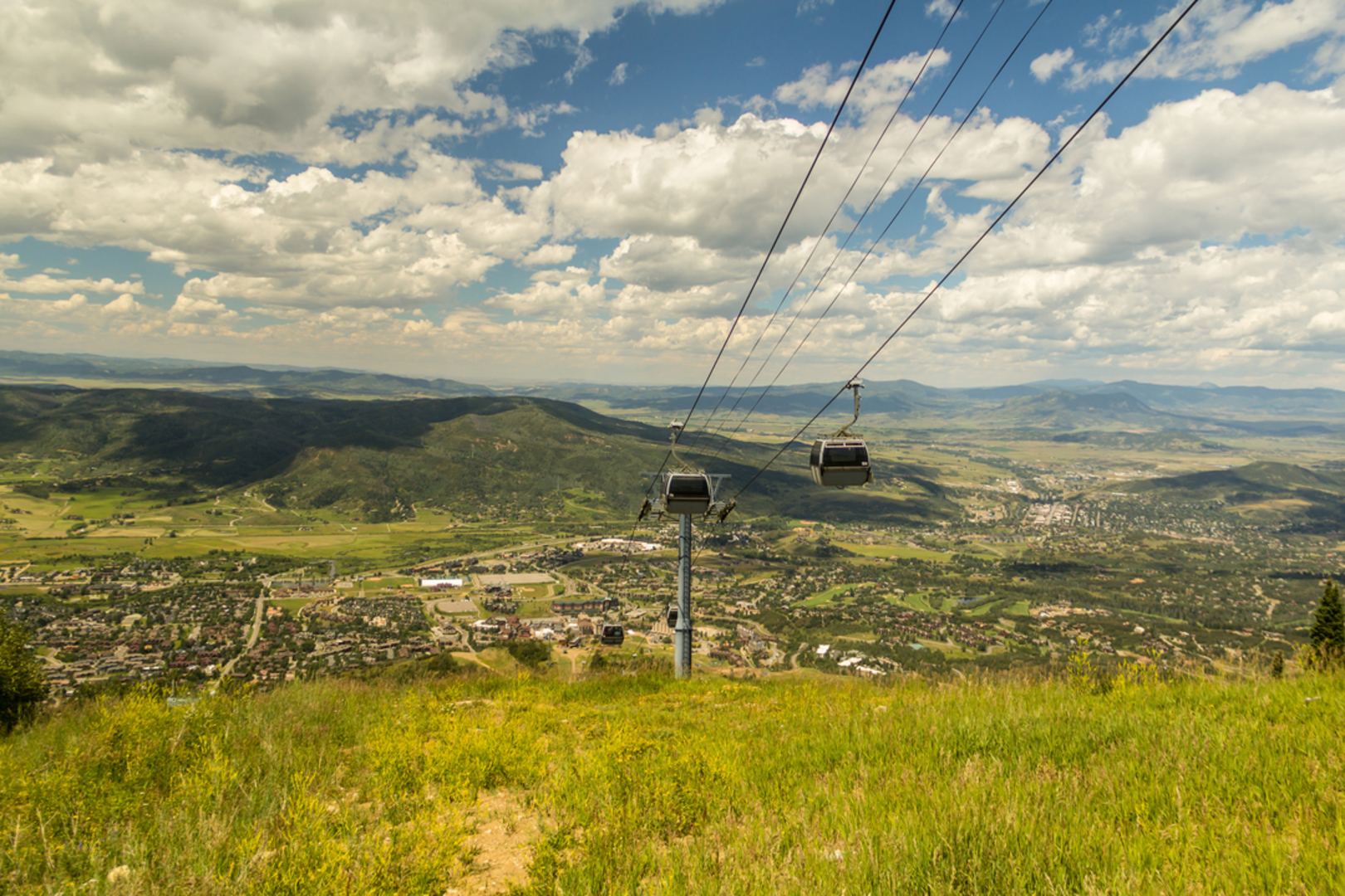 An image depicting the trail Mountain View Trail and its surrounding area.