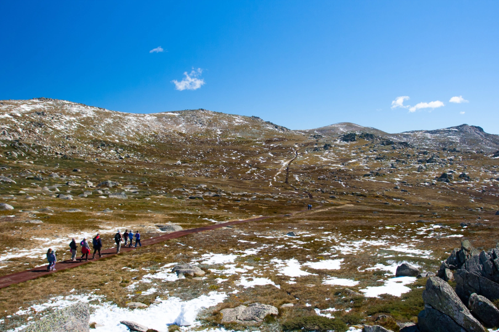 An image depicting the trail Mount Stilwell Walk and its surrounding area.