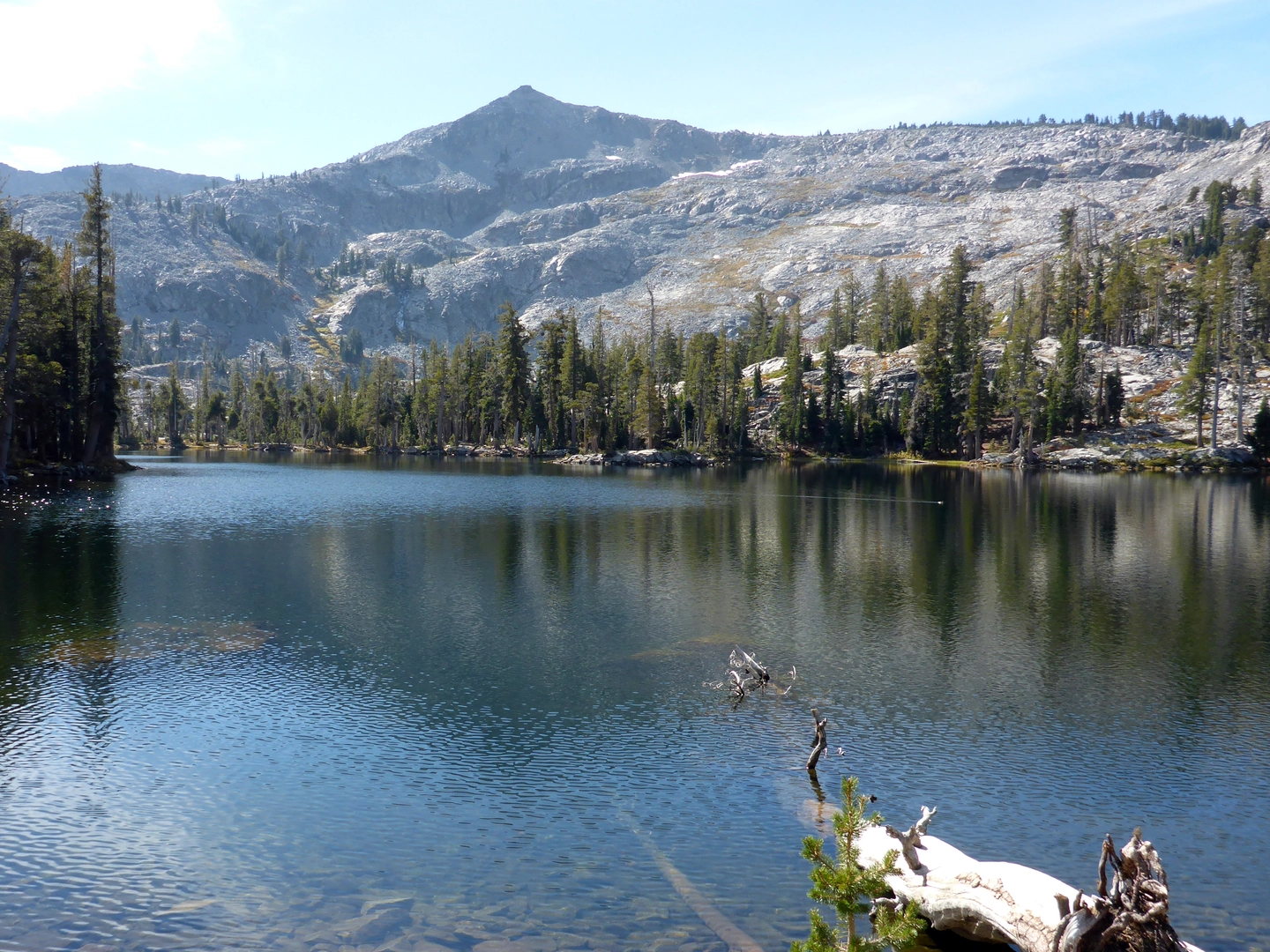 An image depicting the trail Pyramid Peak and Lake Sylvia via Lyons Creek Trail and its surrounding area.