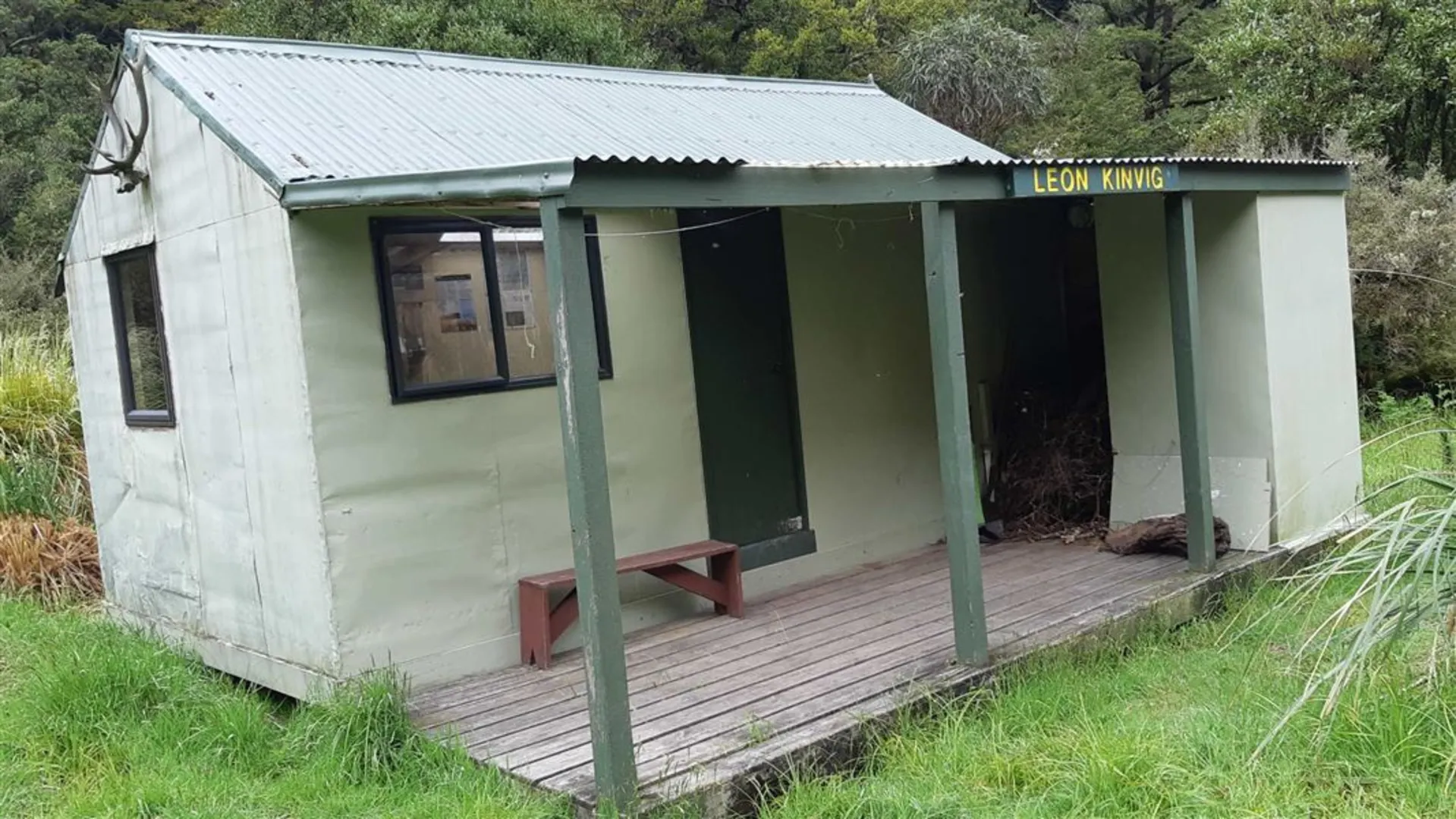 An image depicting the trail Limestone Roadend to Leon Kinvig Hut and its surrounding area.