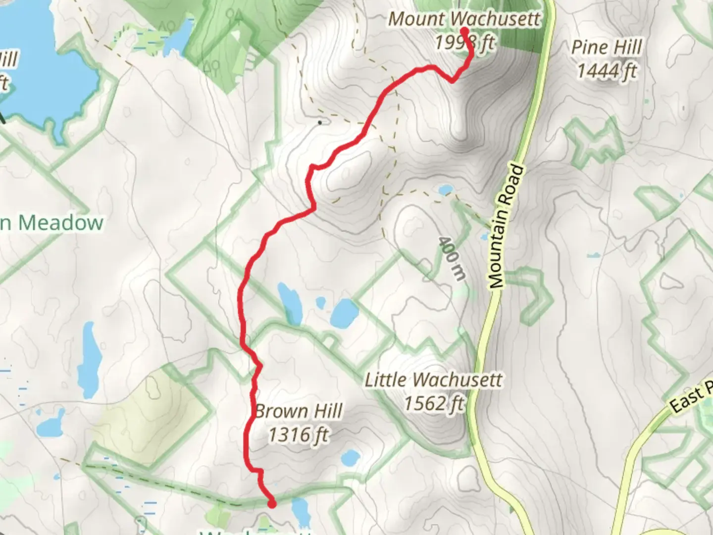 An image depicting the trail Mount Wachusett via Midstate Trail and its surrounding area.