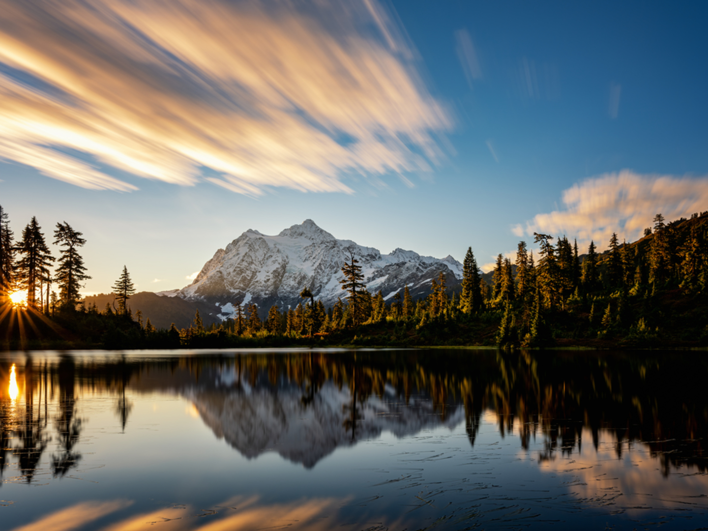 An image depicting the trail Picture Lake Trail and its surrounding area.