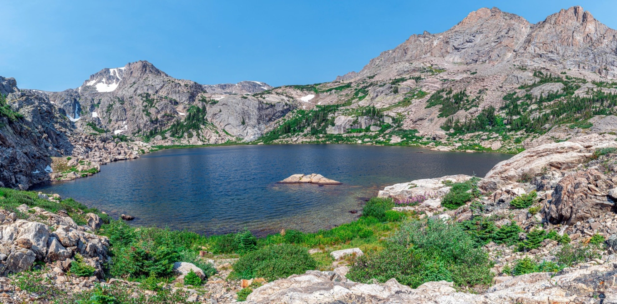 An image depicting the trail Bluebird Lake Trail and its surrounding area.