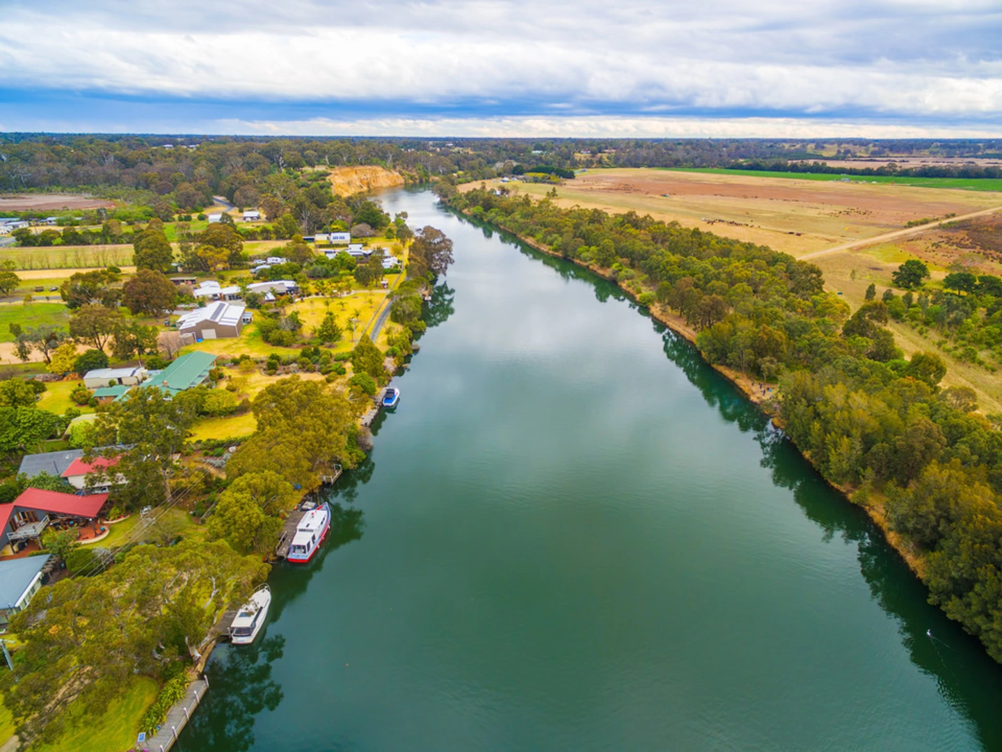 An image depicting the trail Mitchell River Loop Walk and its surrounding area.