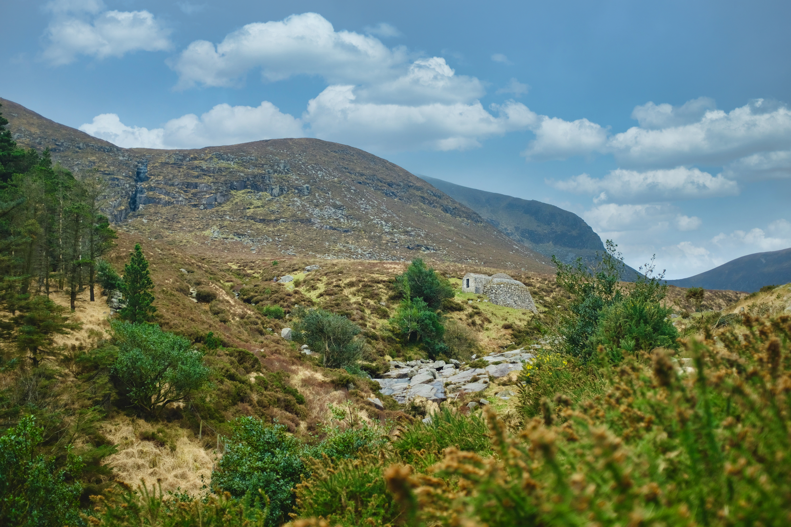 An image depicting the trail Slieve Donard Walk and its surrounding area.