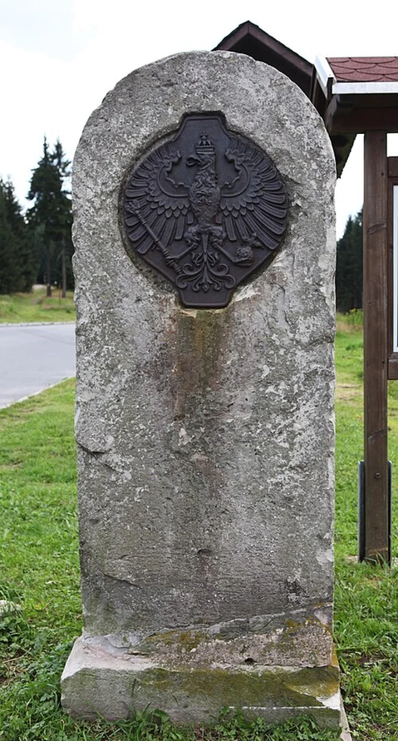 An image depicting the trail Moorlehrpfad via Grosse Runde and its surrounding area.