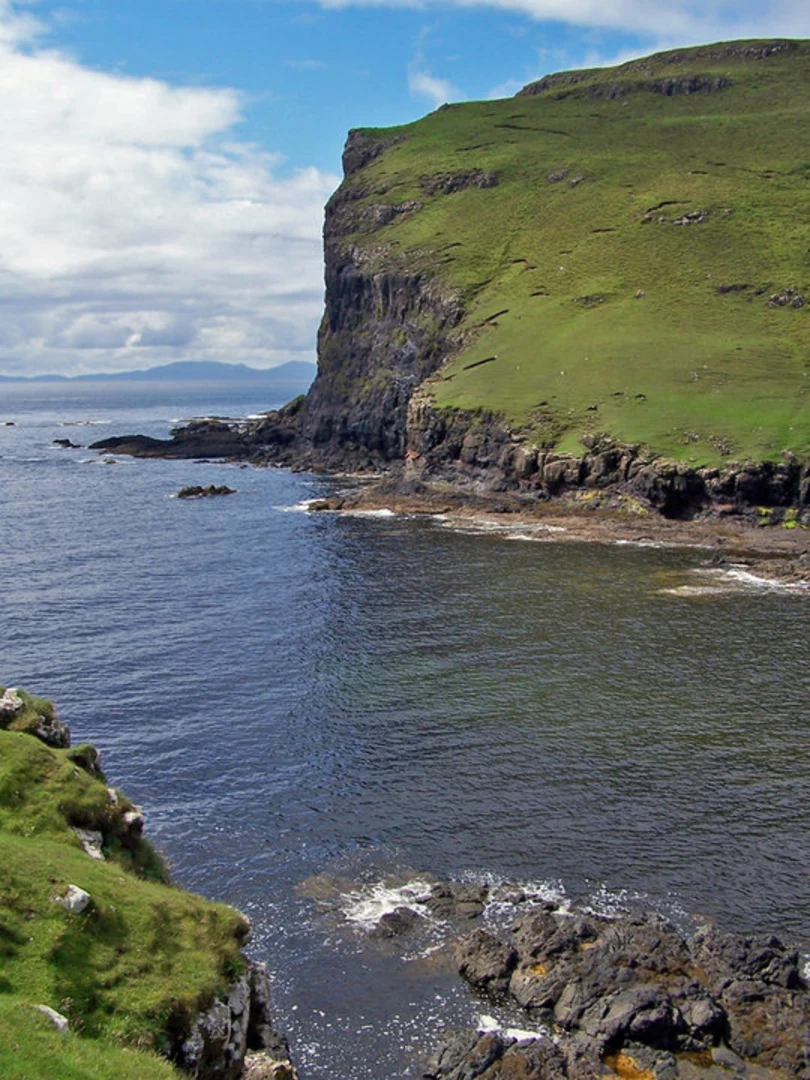 An image depicting the trail Lorgill Bay Walk and its surrounding area.