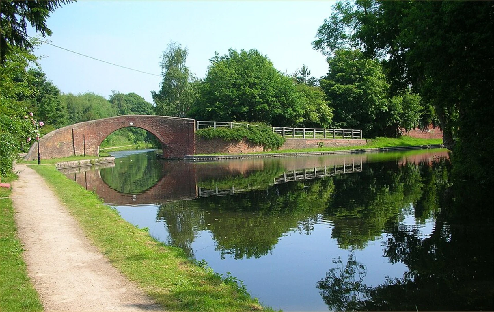 An image depicting the trail Stratford upon Avon Canal Walk - Kings Norton and its surrounding area.