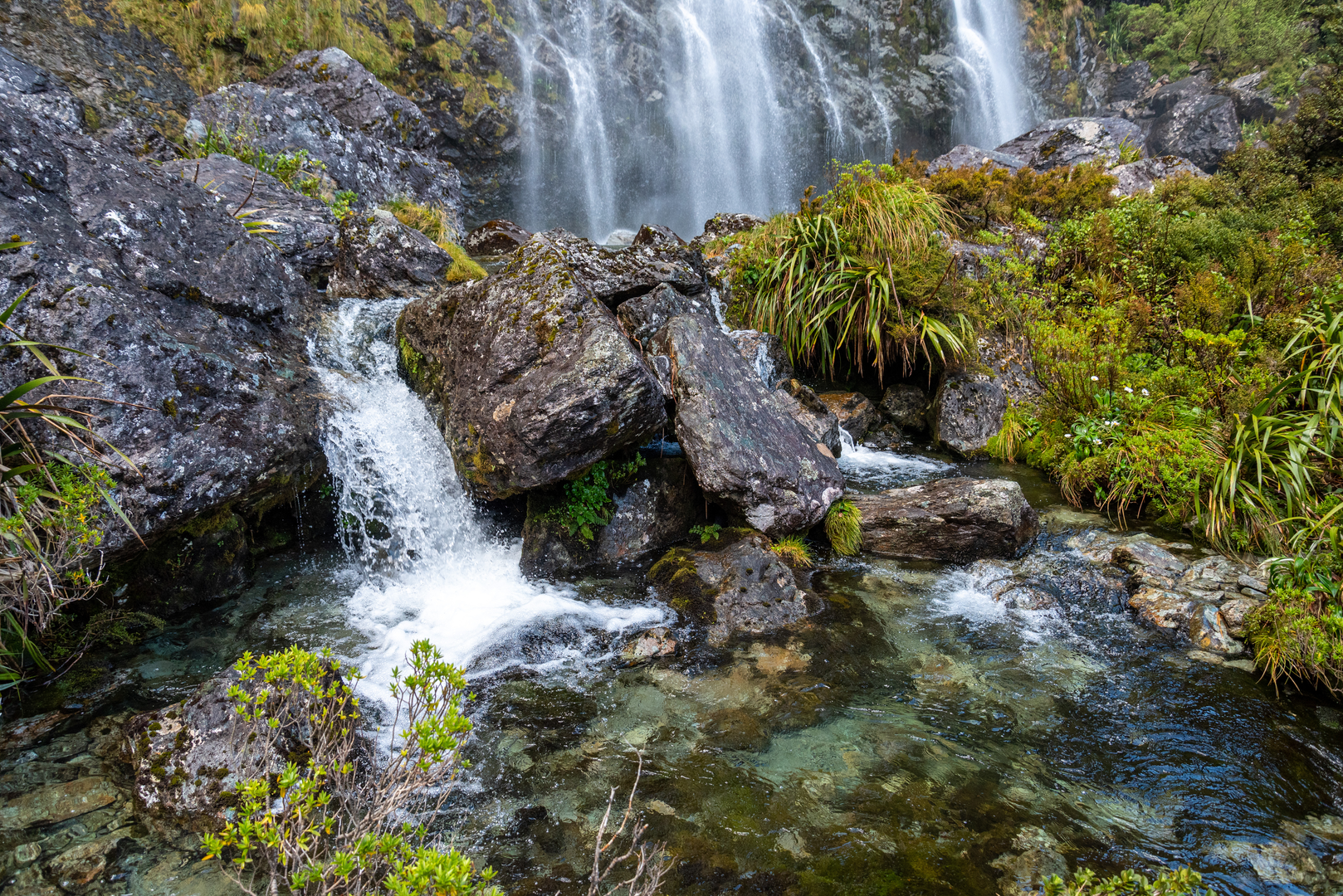 An image depicting the trail Routeburn Track - Earland Falls Track and its surrounding area.
