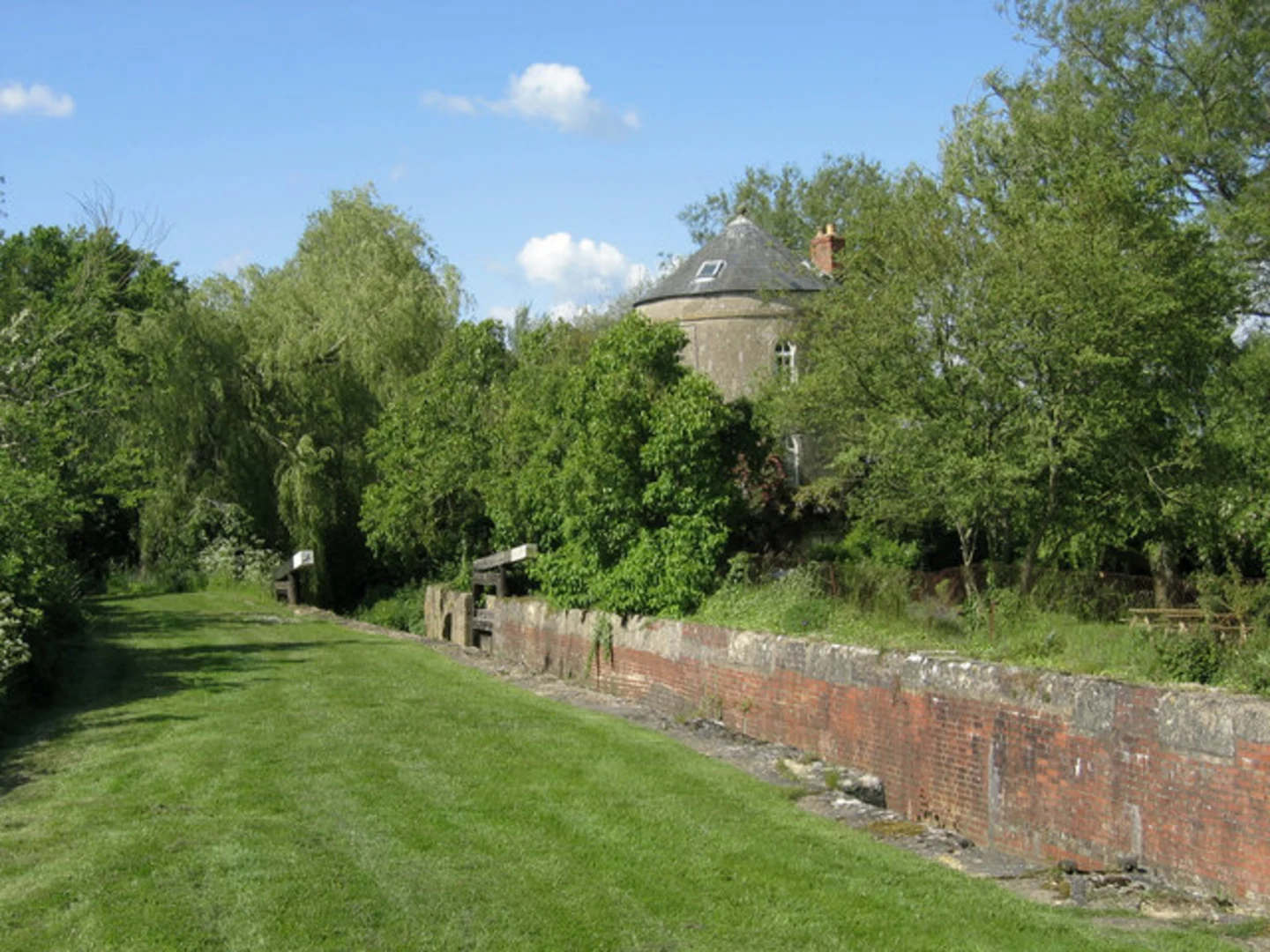 An image depicting the trail Cleveland Lakes Short Loop and its surrounding area.