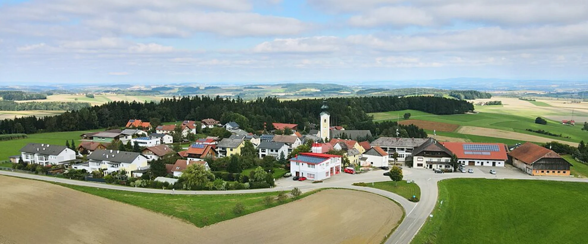 An image depicting the trail Besinnungsweg Hainsacker Loop and its surrounding area.