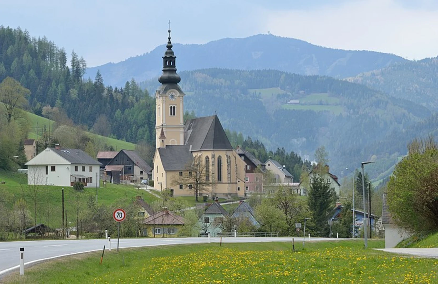 An image depicting the trail Bärenschützklamm to Breitenau and its surrounding area.