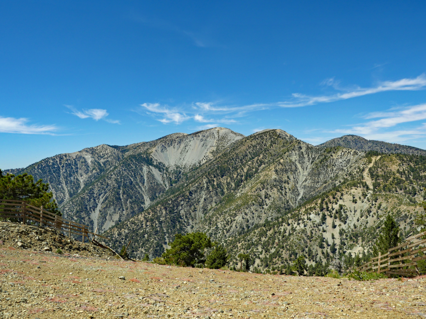 An image depicting the trail Three T's to Icehouse Saddle Trail and its surrounding area.