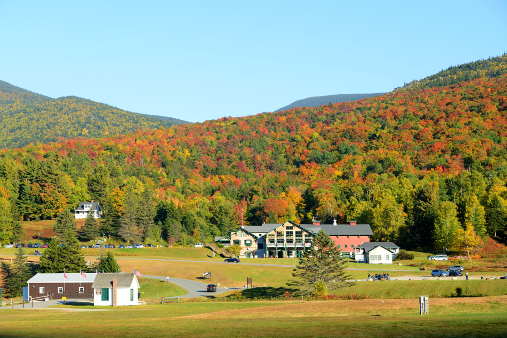 An image depicting the trail Boott Spur Summit via Pinkham Notch and its surrounding area.