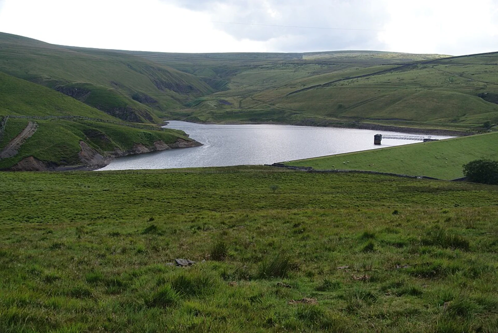 An image depicting the trail Gorpley Reservoir and Freeholds Top and its surrounding area.
