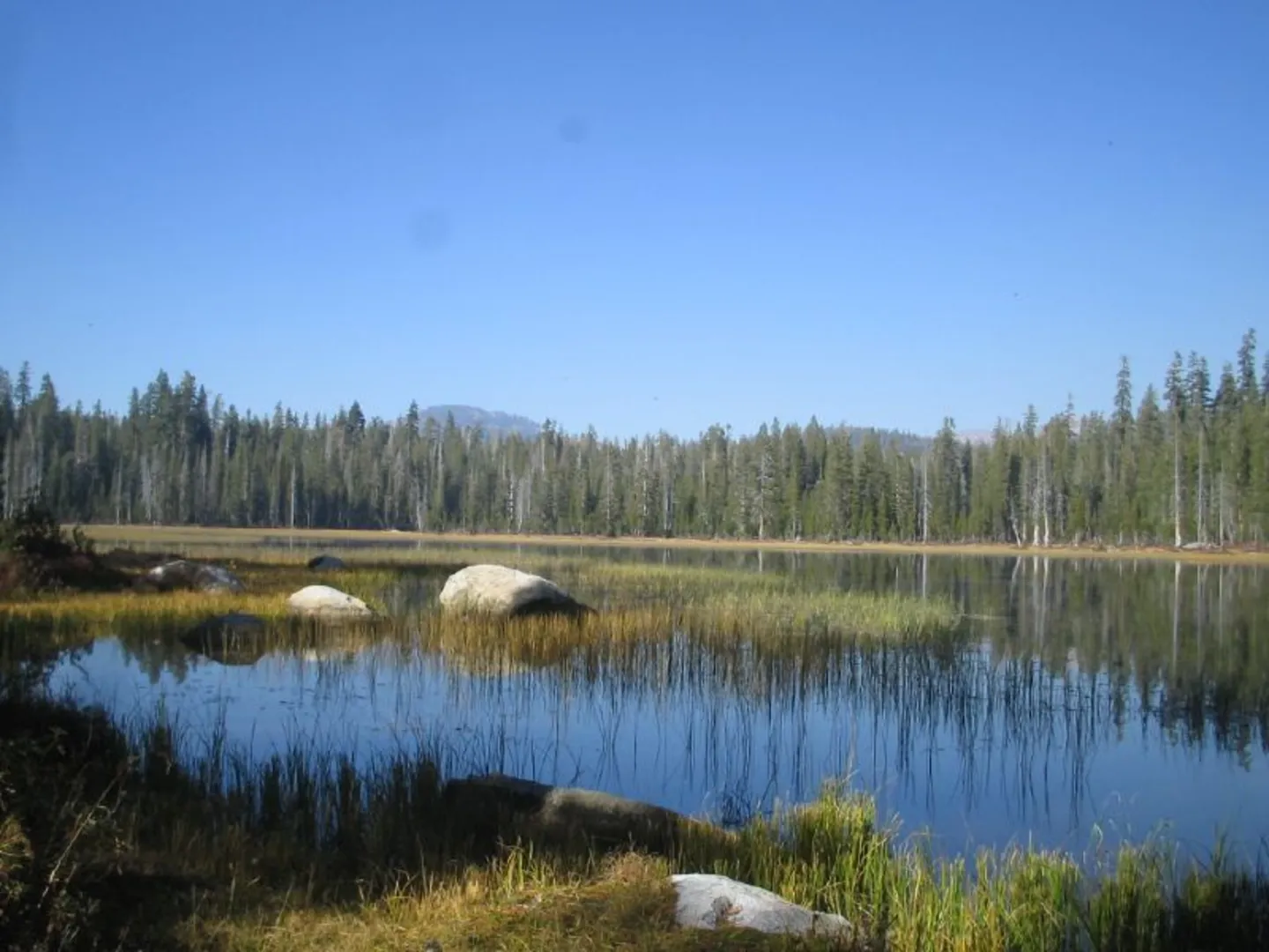 An image depicting the trail Chain Lakes, Chiquito Pass and Chiquito Lake Trail and its surrounding area.