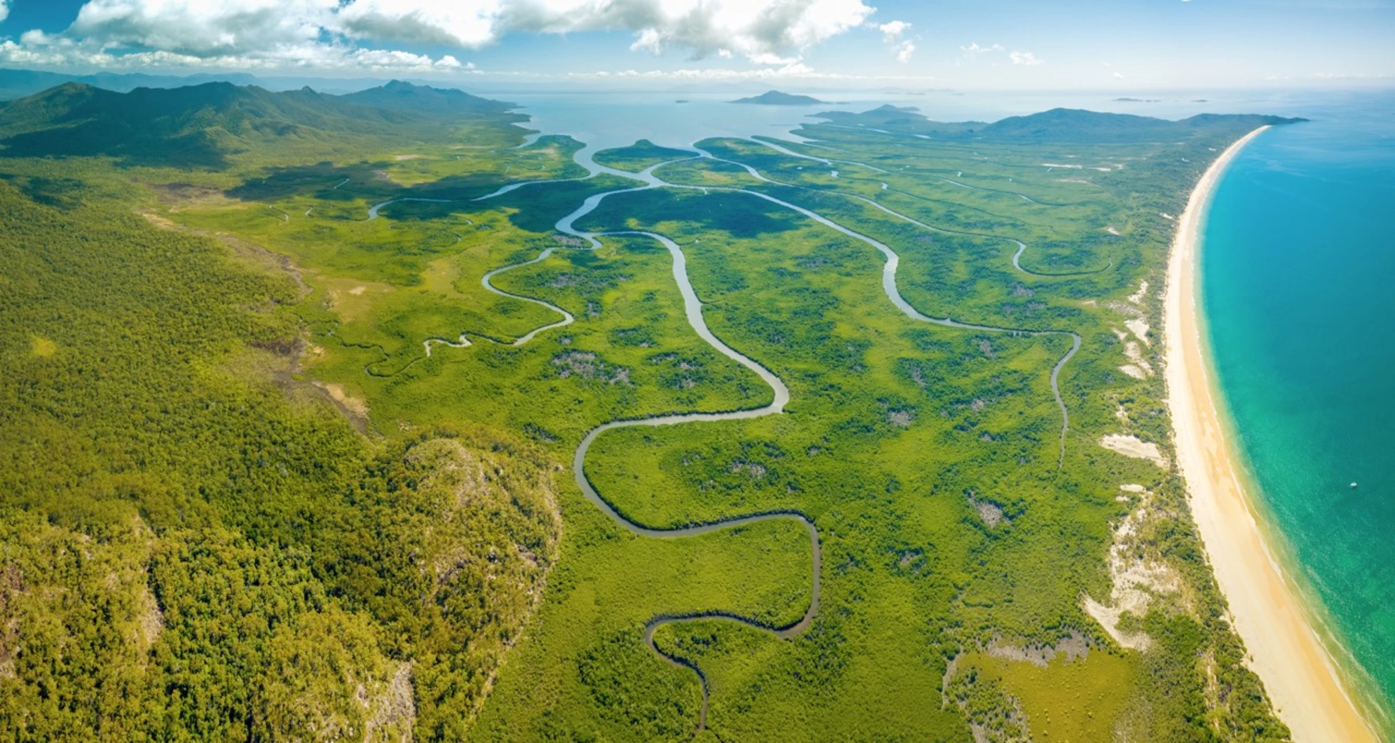 An image depicting the trail Thorsborne Trail and its surrounding area.