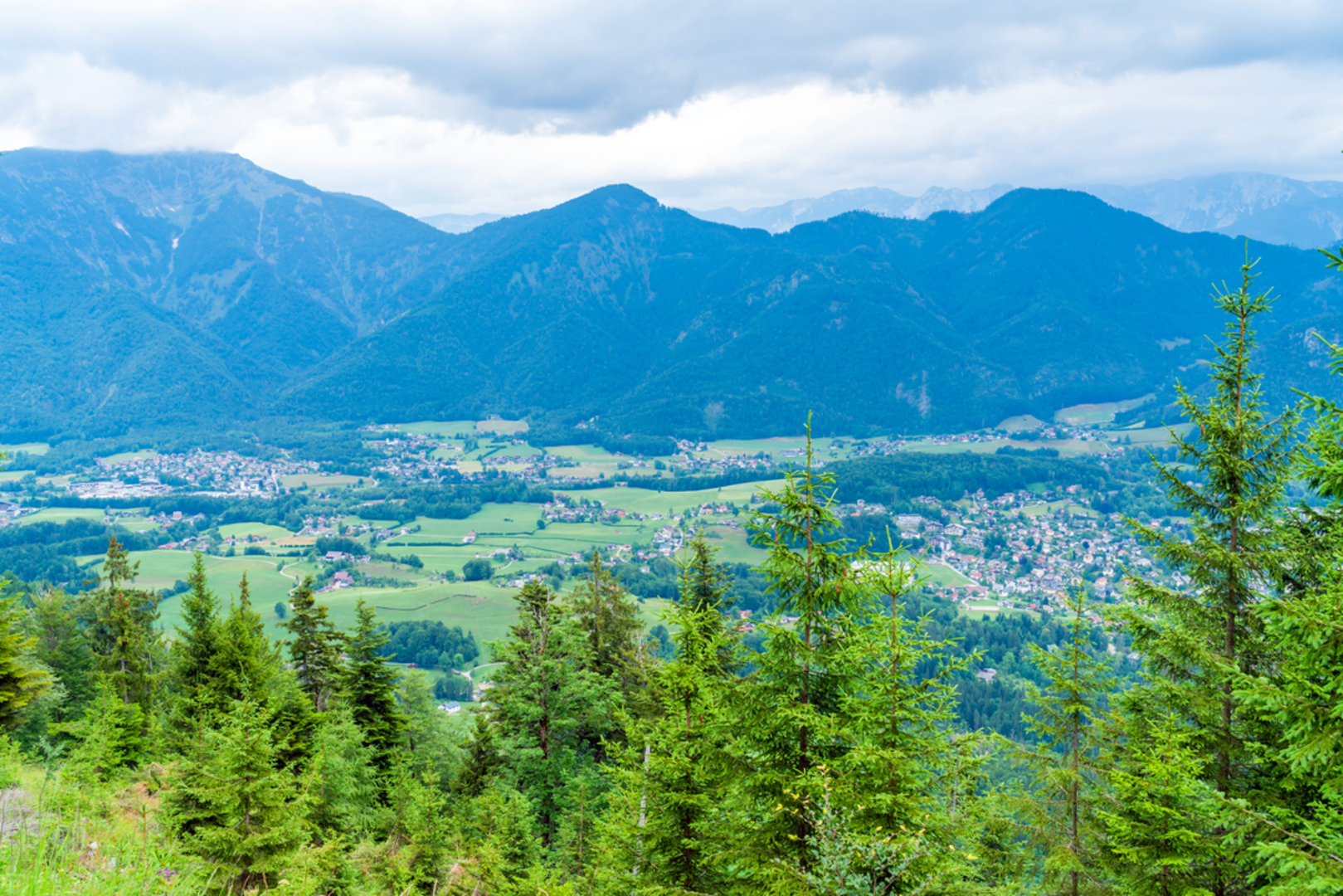 An image depicting the trail Round Walk to Sterzens Abendsitz and its surrounding area.