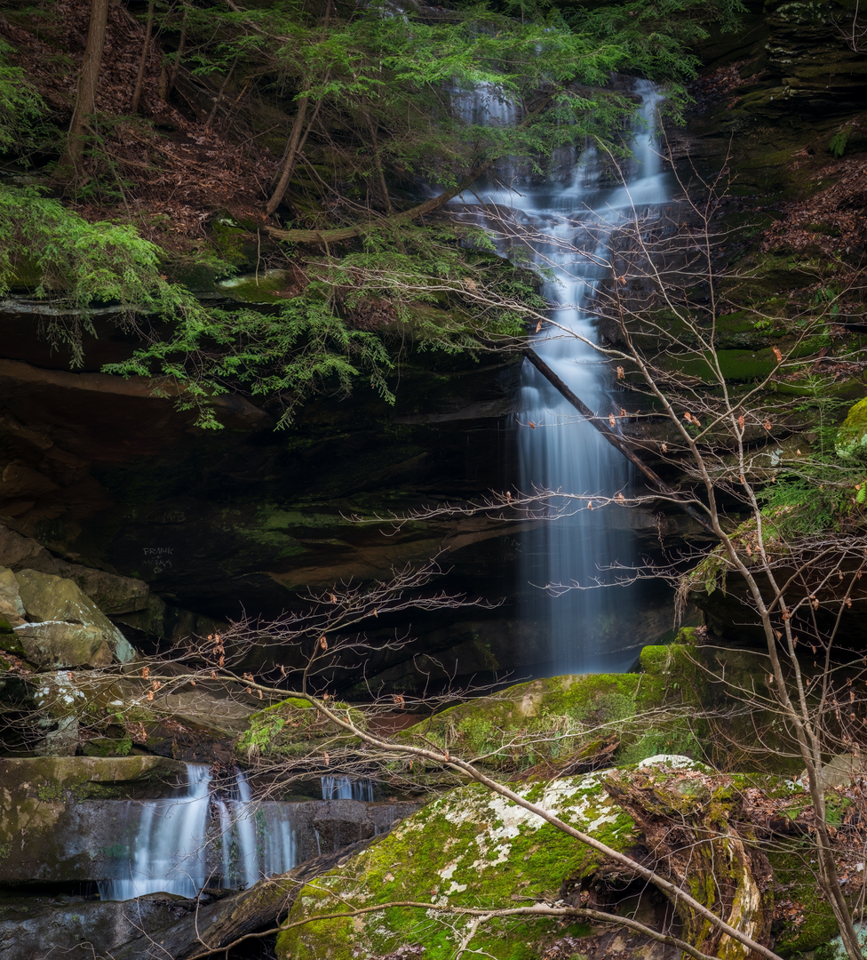 An image depicting the trail Hemlock Falls and its surrounding area.
