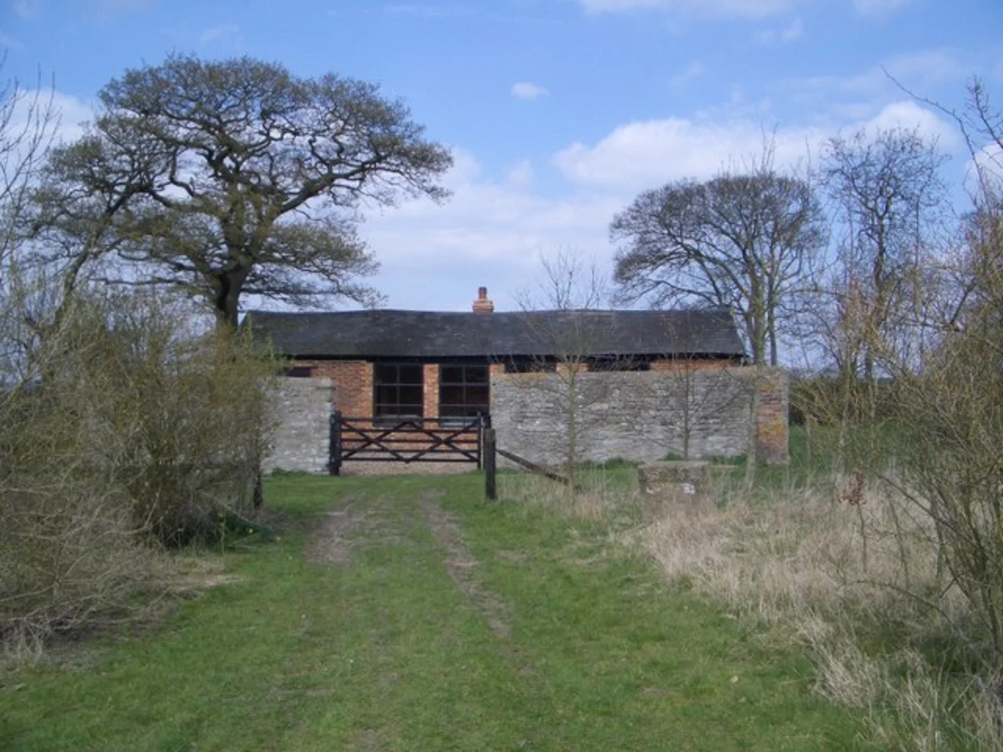 An image depicting the trail Great Oaks Wood and Boon's Barn Loop and its surrounding area.