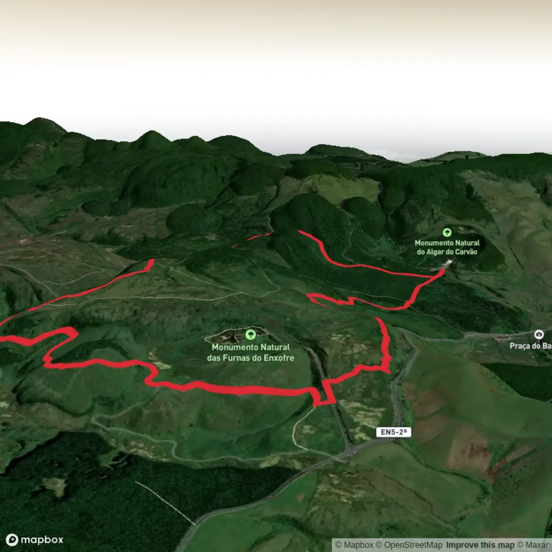 An image depicting the trail Algar do Carvão and Furnas do Enxofre Loop and its surrounding area.