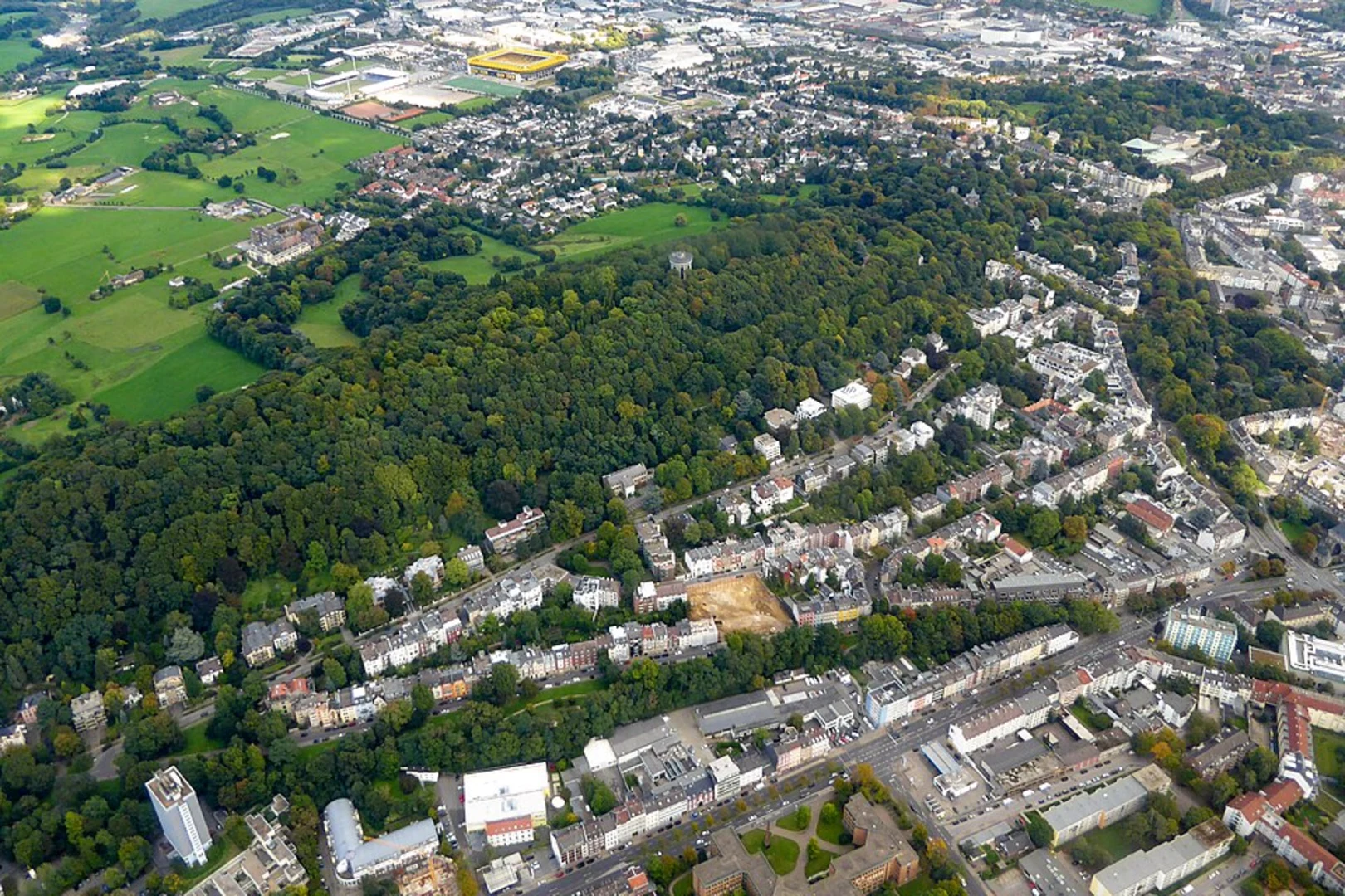 An image depicting the trail Waldpark Lousberg Loop and its surrounding area.