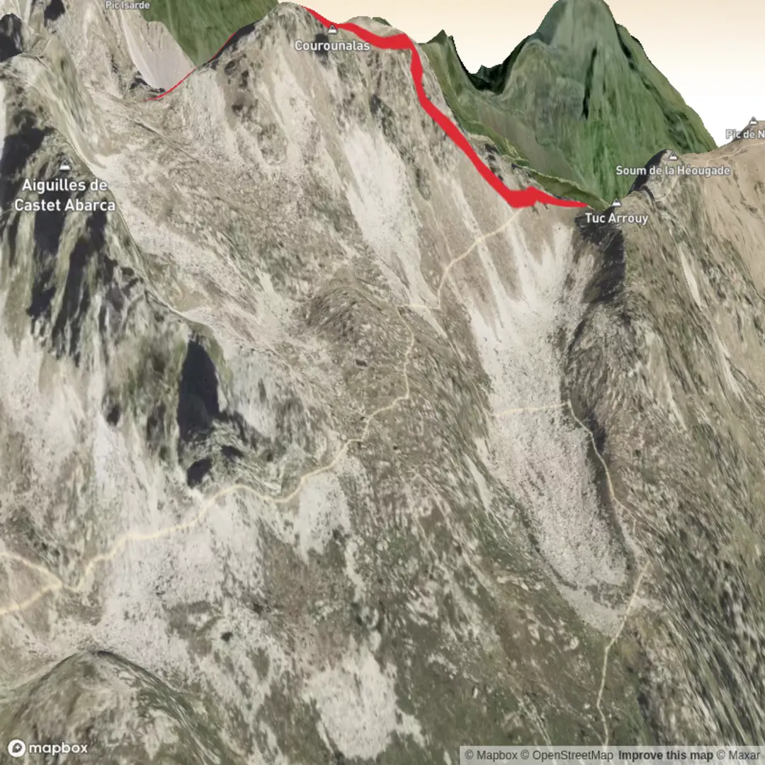 An image depicting the trail Lac d'Ilhéou and its surrounding area.