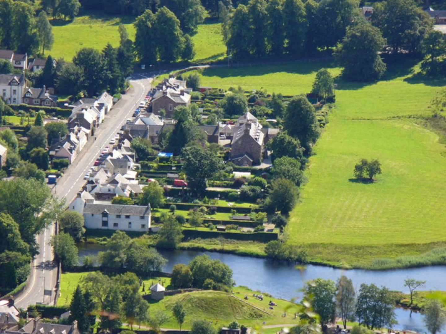 An image depicting the trail Callander Craig and Bracklinn Falls Loop and its surrounding area.