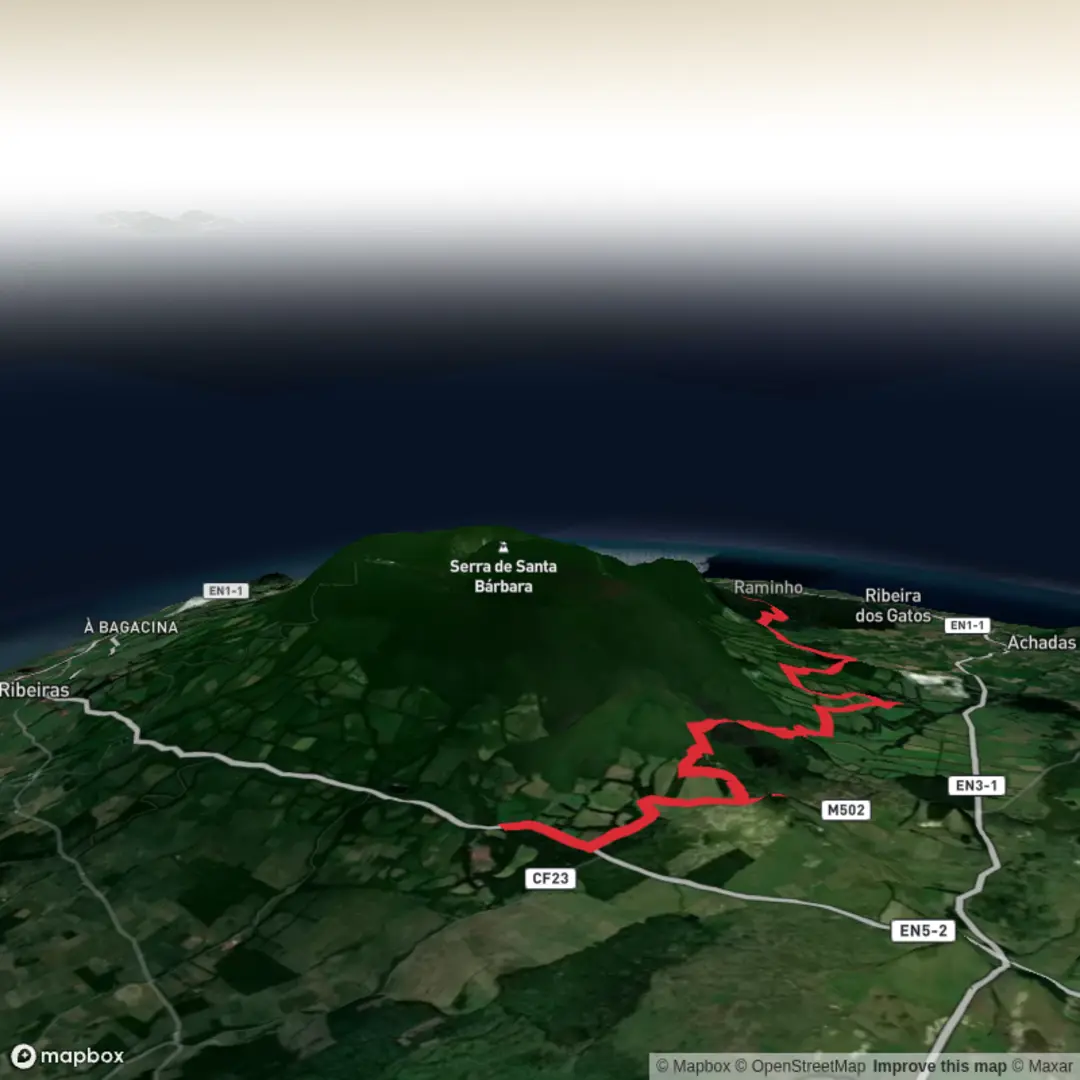 An image depicting the trail Grande Rota do Oeste - Terceira and its surrounding area.