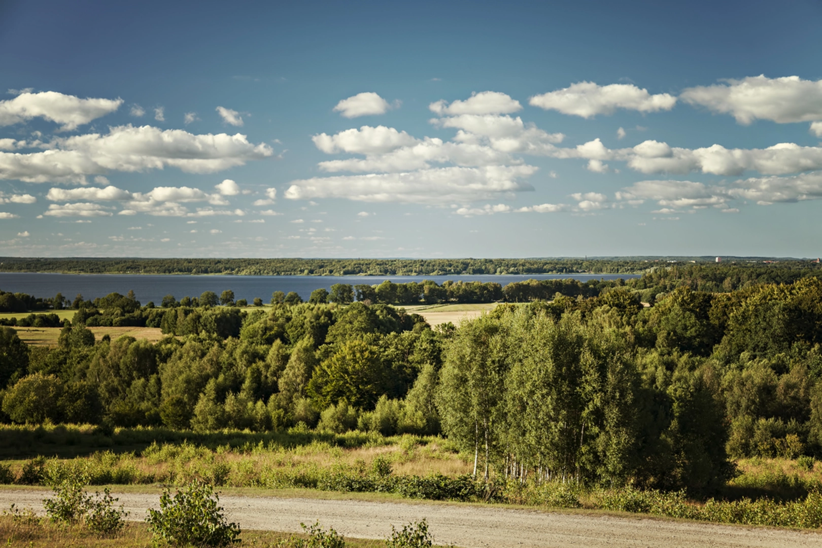 An image depicting the trail Skåneleden 2 and its surrounding area.