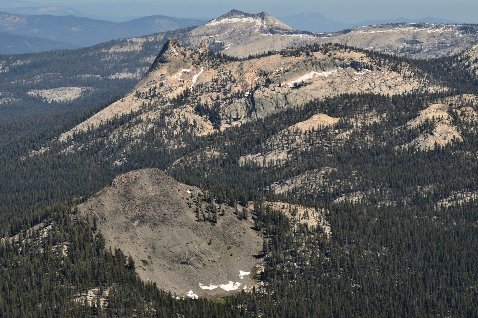 An image depicting the trail Dogtooth and Black Peak Loop and its surrounding area.