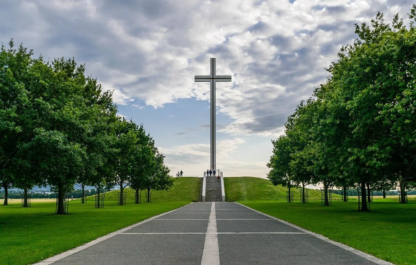 An image depicting the trail Phoneix Park Loop from Papal cross and its surrounding area.