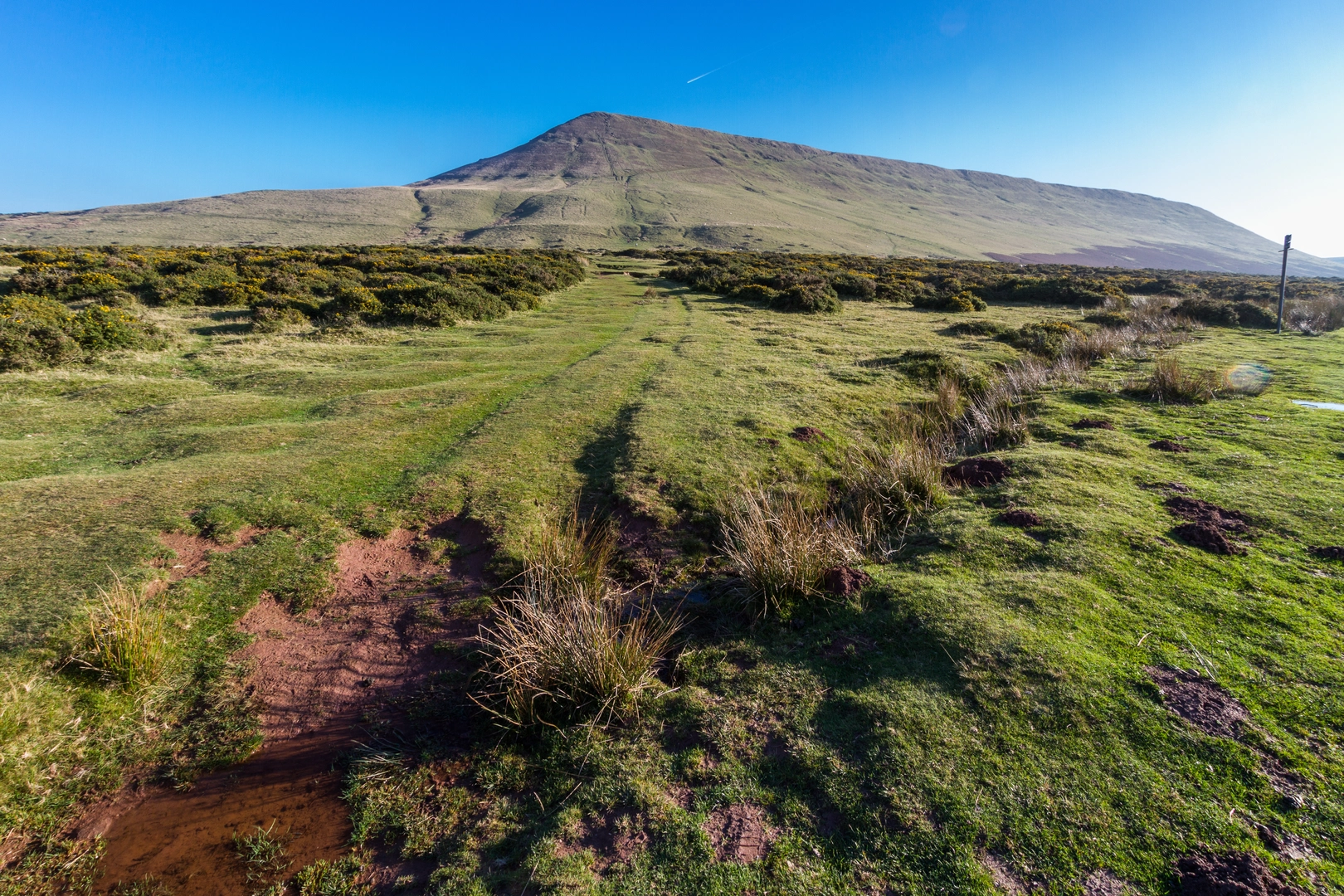 An image depicting the trail Hay Bluff and Twmpa - Black Mountains and its surrounding area.