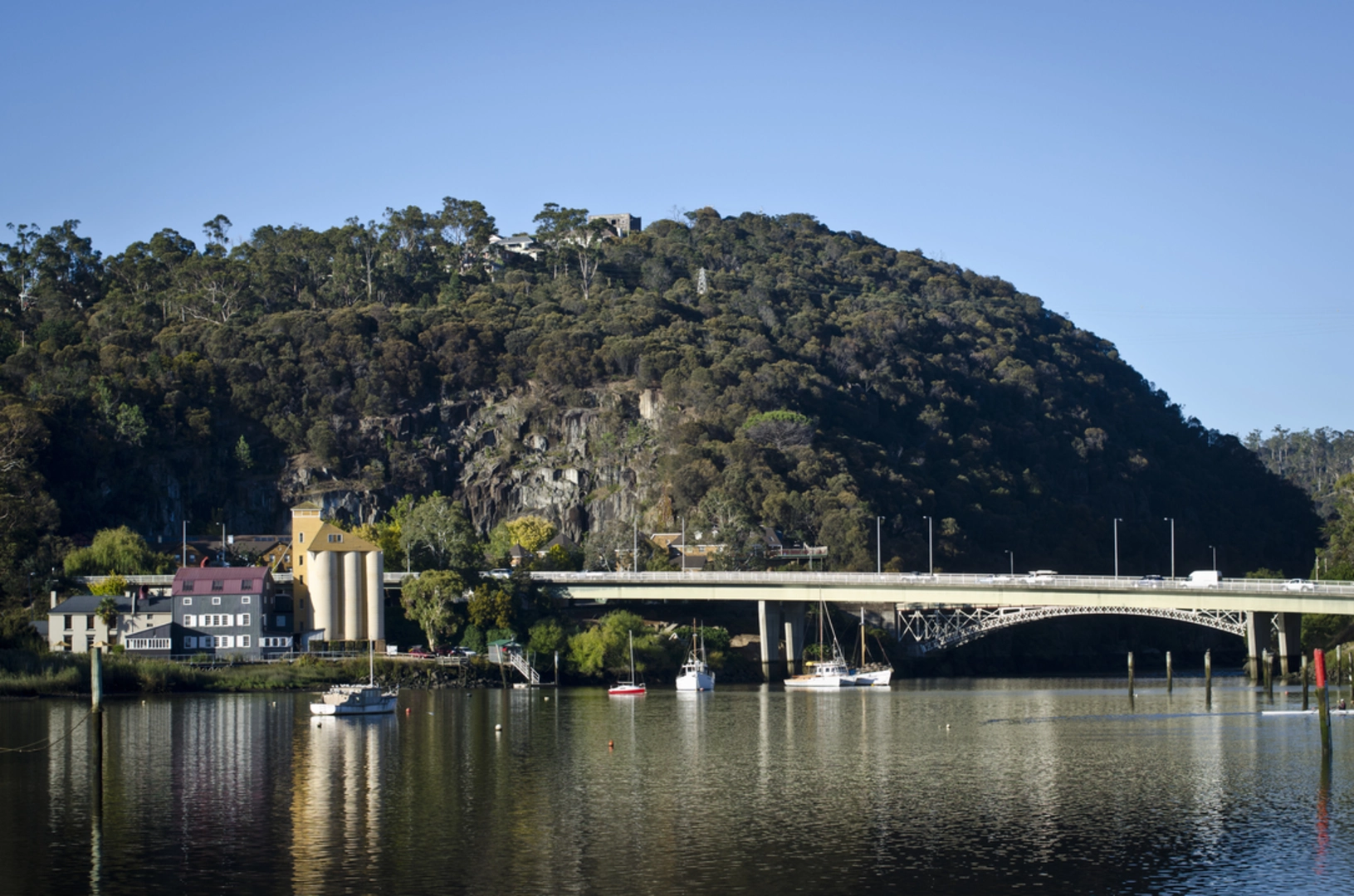 An image depicting the trail Duck Reach Walk and its surrounding area.