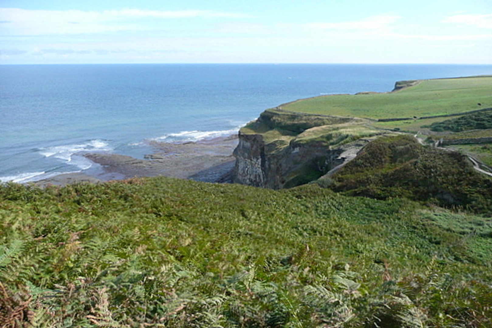 An image depicting the trail Robin Hood's Bay to Maw Wyke Loop and its surrounding area.