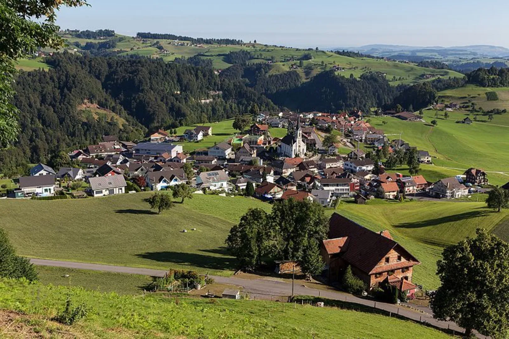 An image depicting the trail Doppleschwand to Obstaldenegg and its surrounding area.