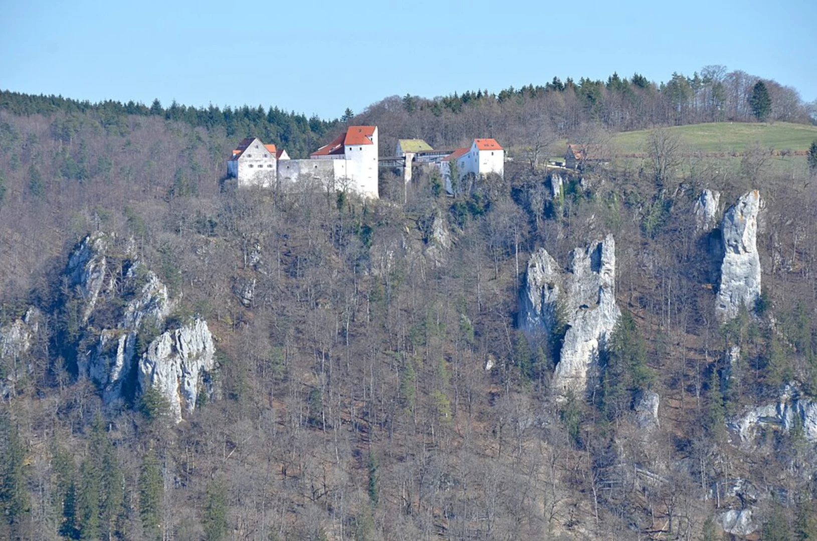 An image depicting the trail Burg Wilenstein and Kottelbach via Wanderweg Trippstadt and its surrounding area.