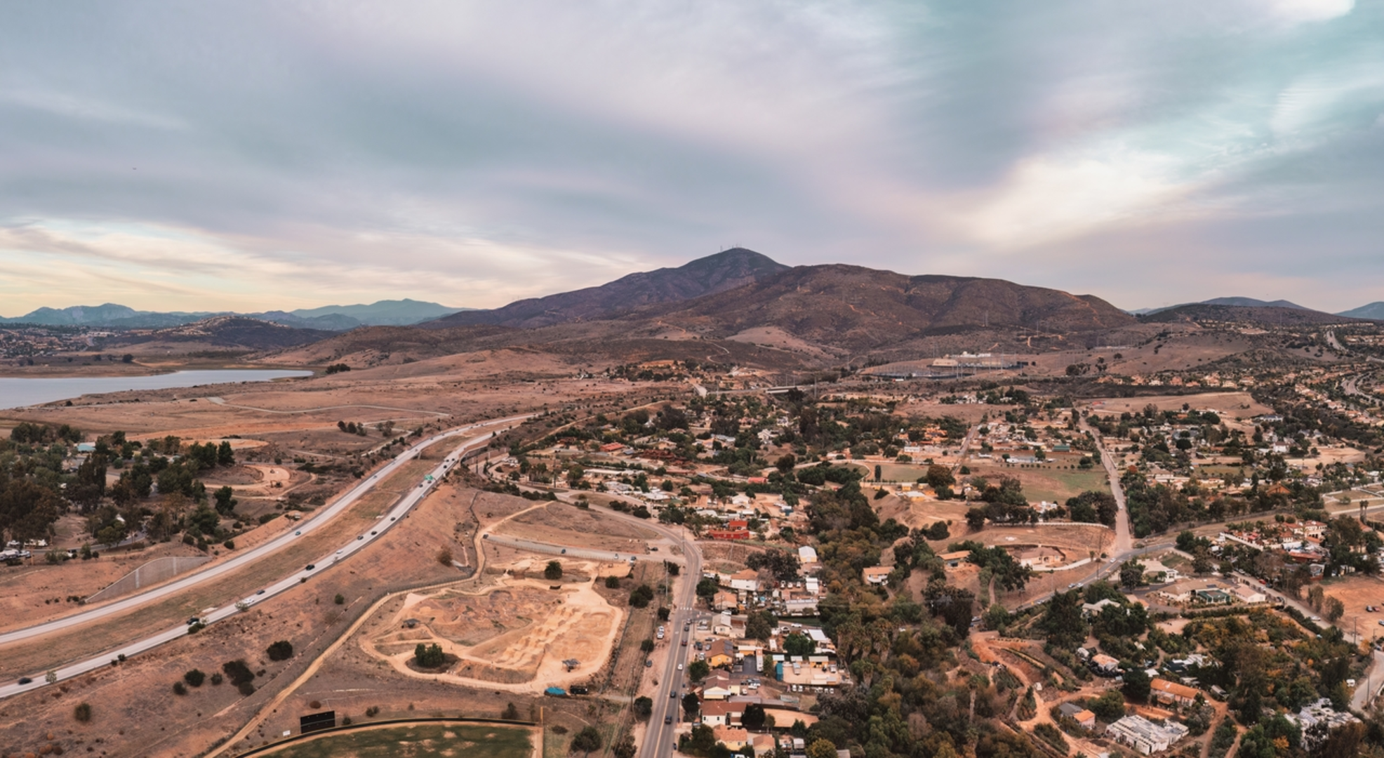 An image depicting the trail Sweetwater Reservoir Trail and its surrounding area.