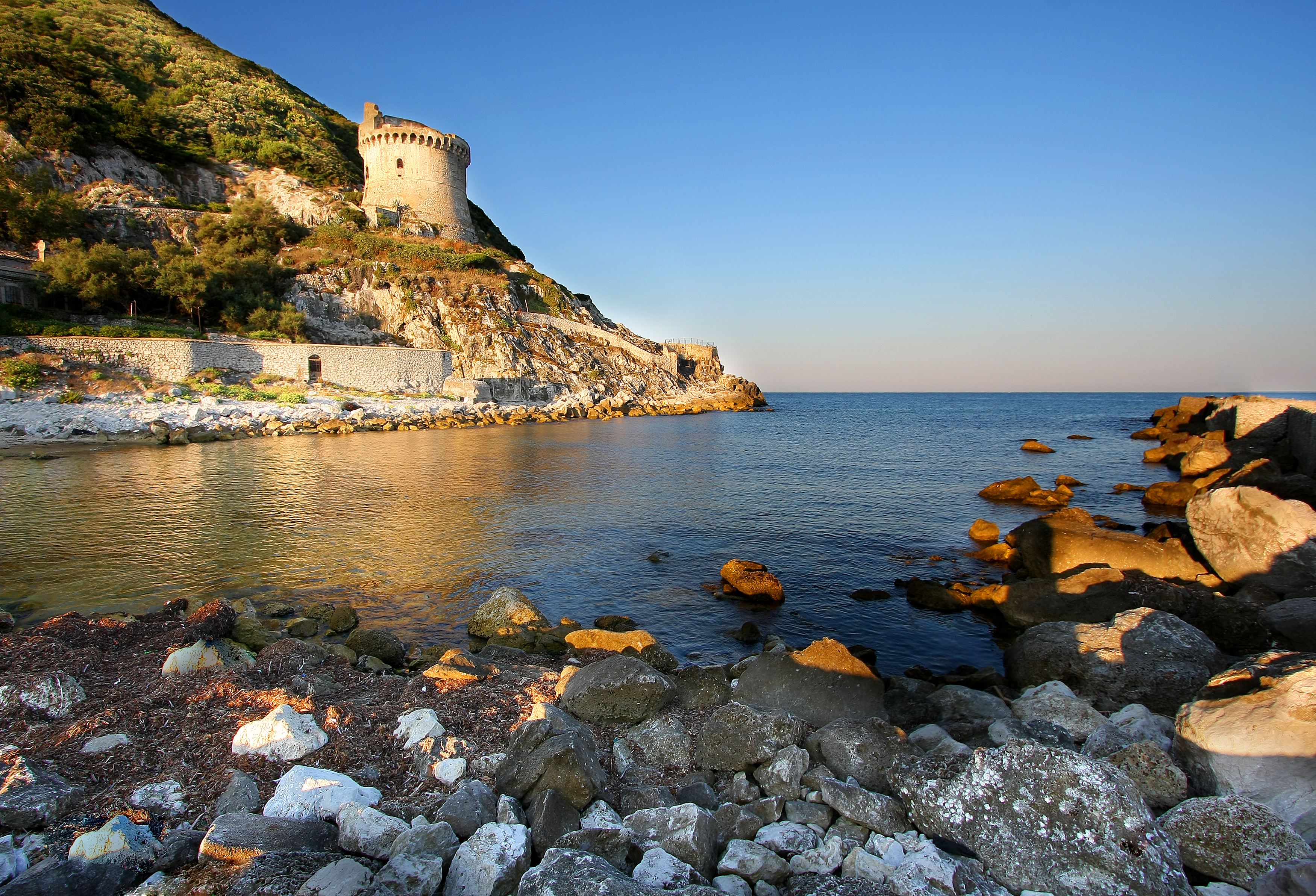 An image depicting the trail Circeo National Park and its surrounding area.