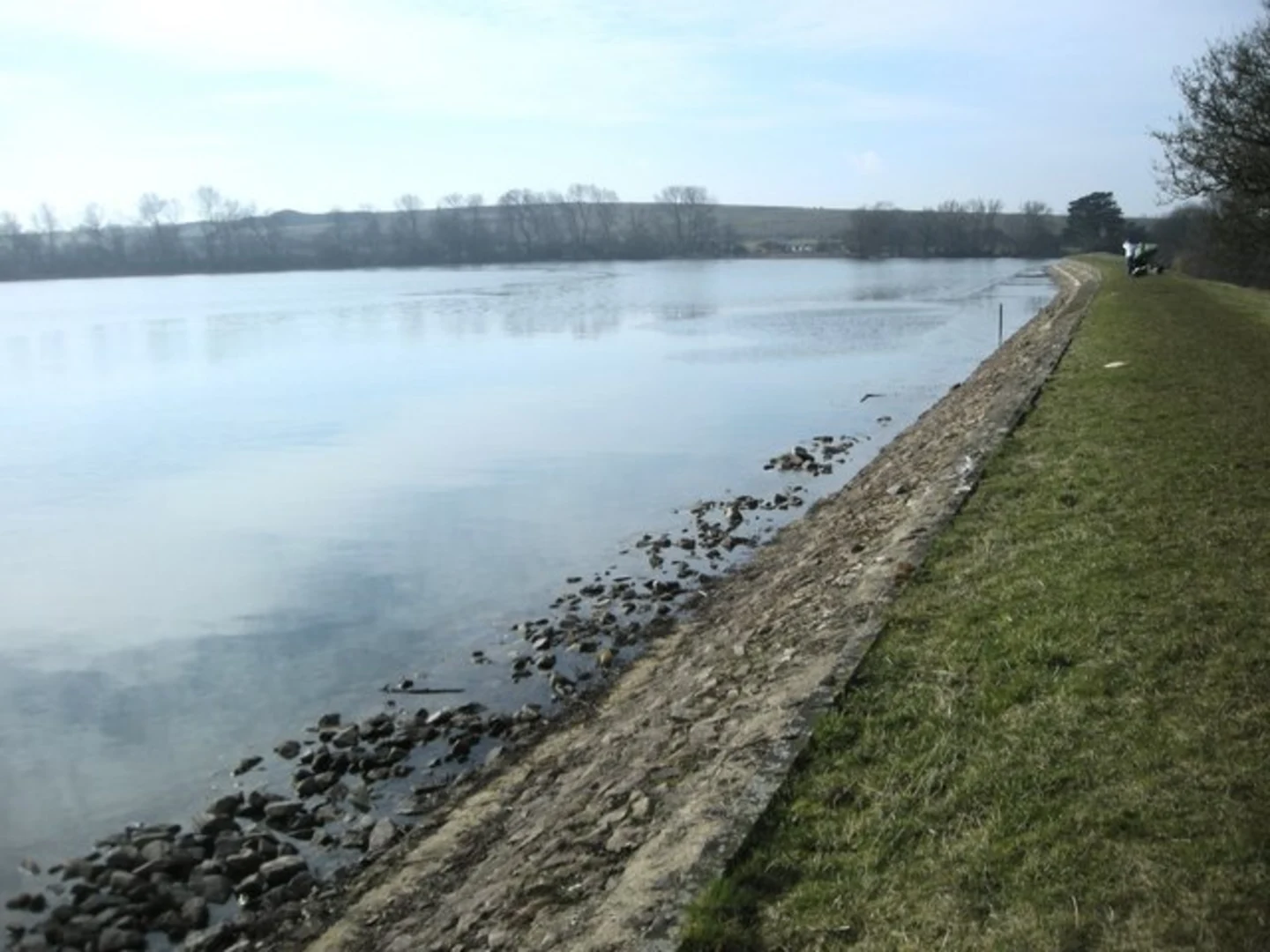 An image depicting the trail Naseby Reservoir and its surrounding area.