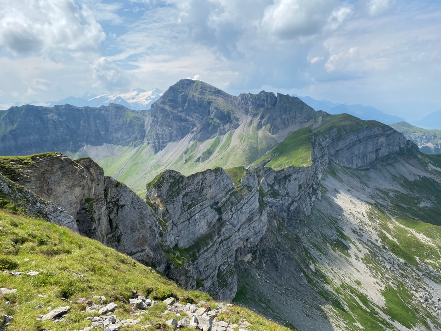 An image depicting the trail Älggialp Cairn Trail and its surrounding area.