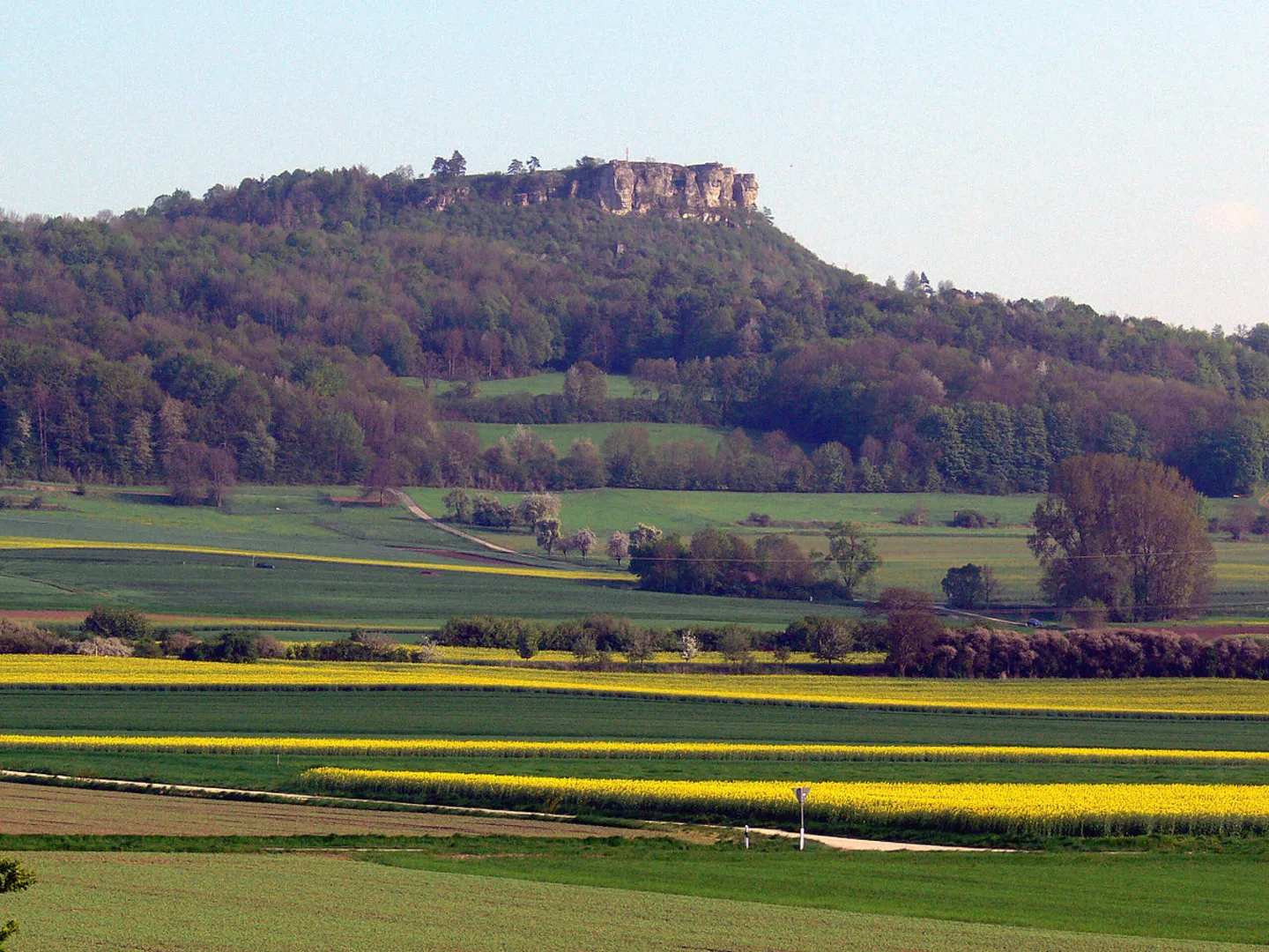 An image depicting the trail Staffelberg via Karlssteig and Brauereiweg 2 and its surrounding area.