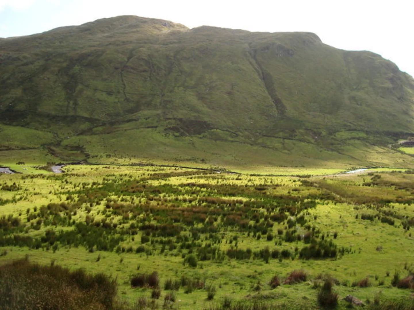 An image depicting the trail Lough Belshade - Croaghgorm Loop and its surrounding area.