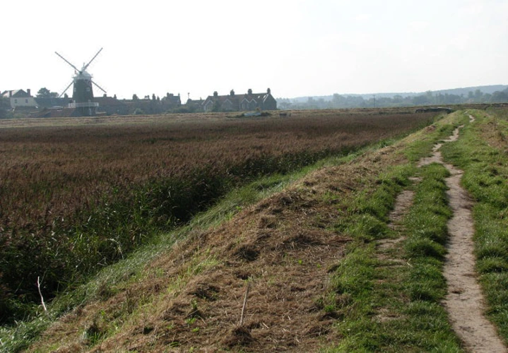 Walls next the Sea Beach to Salthouse Walk