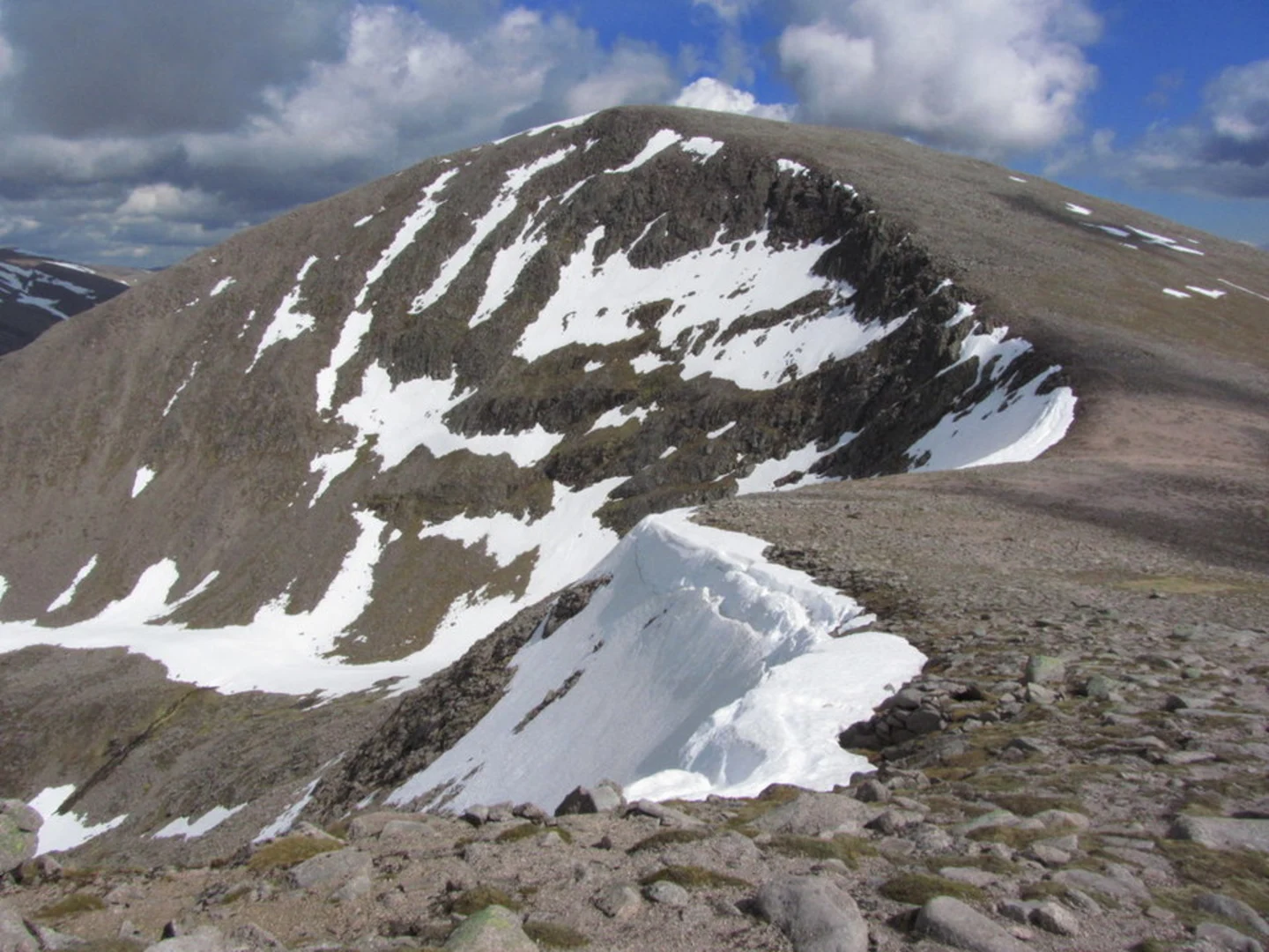 An image depicting the trail Cairn Toul Ridge from Achlean and its surrounding area.