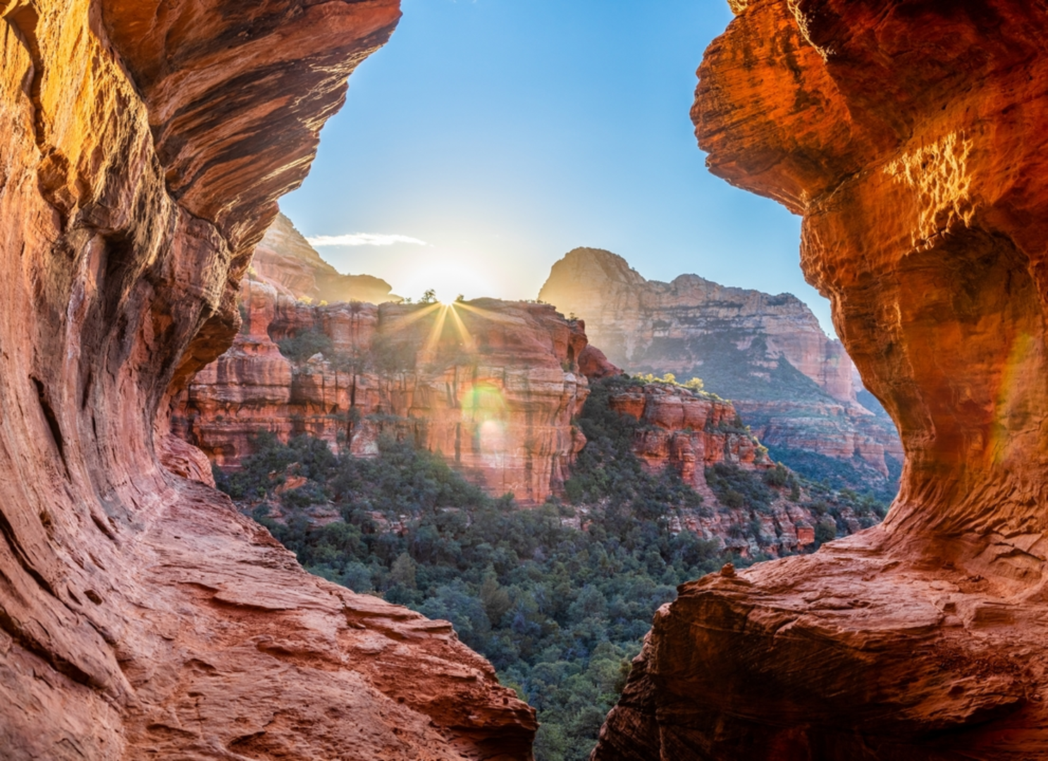 An image depicting the trail Secret Canyon Trail and its surrounding area.