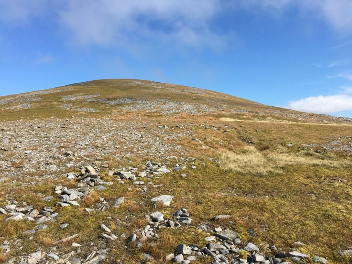 An image depicting the trail Toll Creagach and its surrounding area.